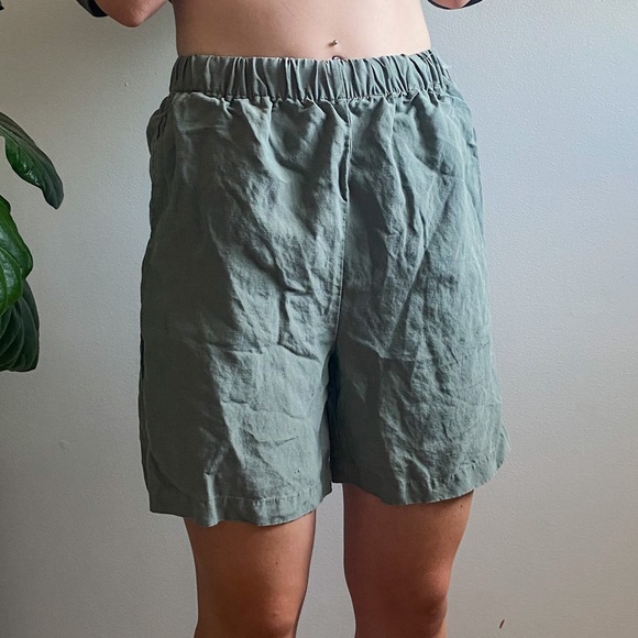 10 Tree Green Shorts - Picture 4 of 6